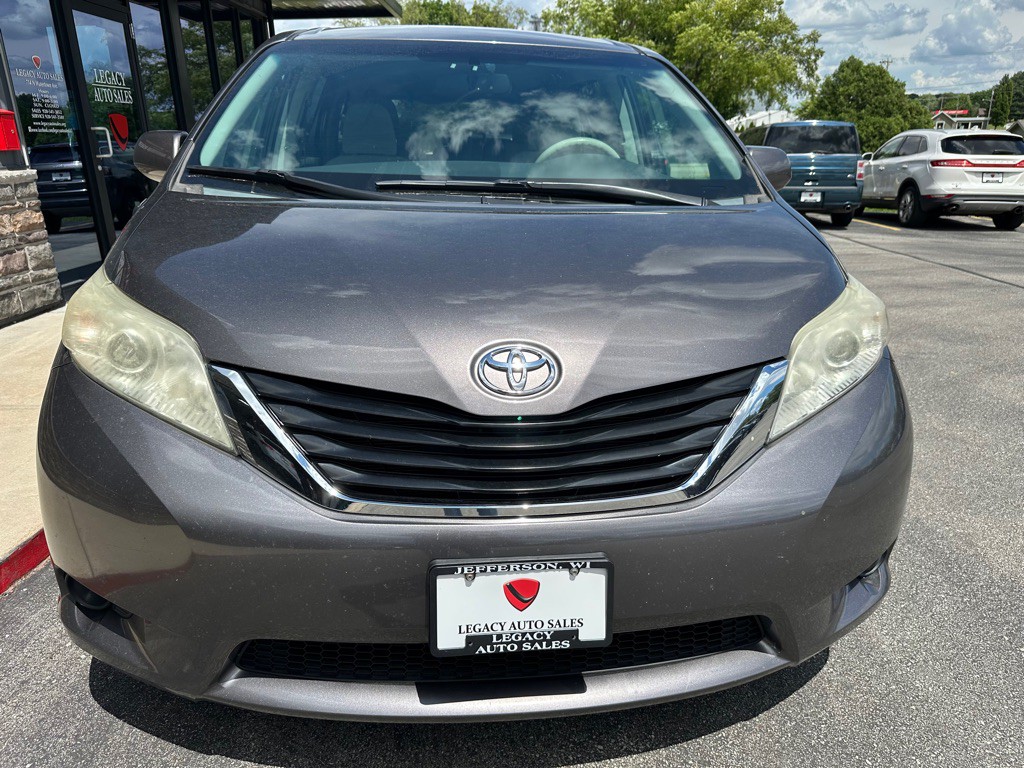 2014 Toyota Sienna Image 7