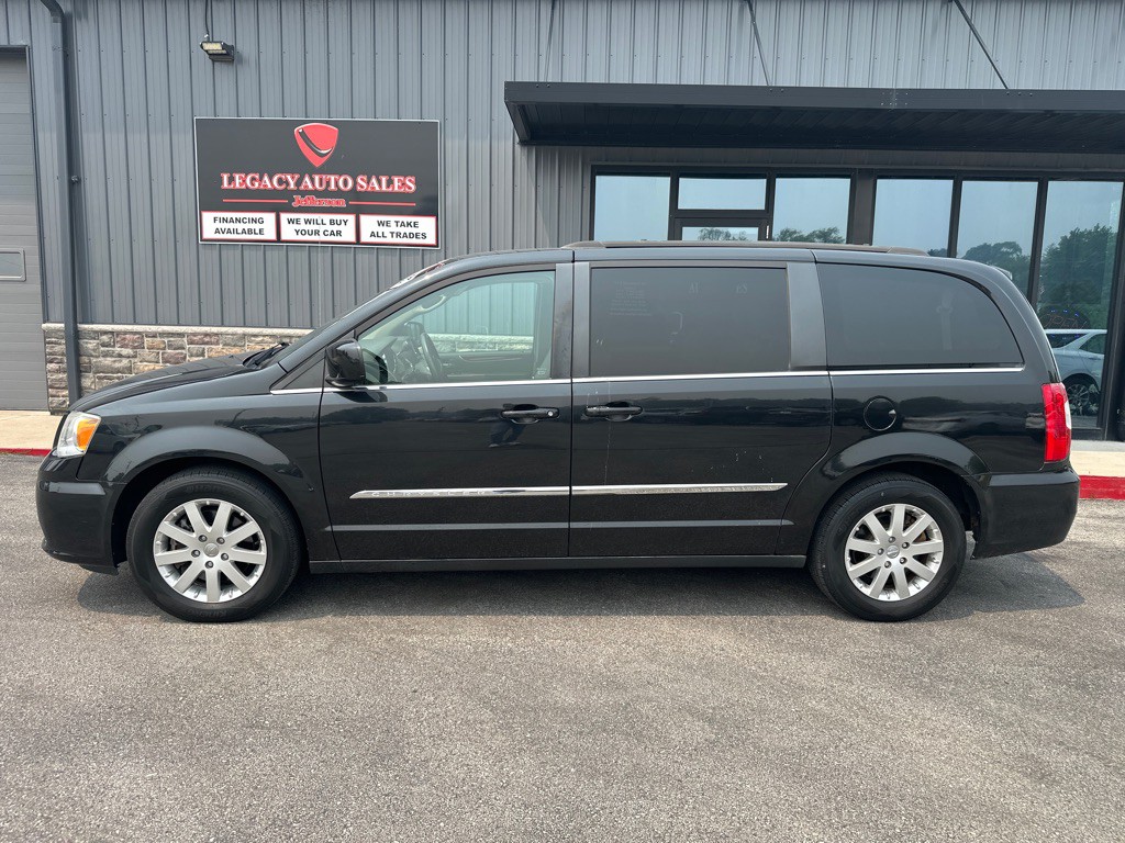 2014 Chrysler Town & Country Image 2