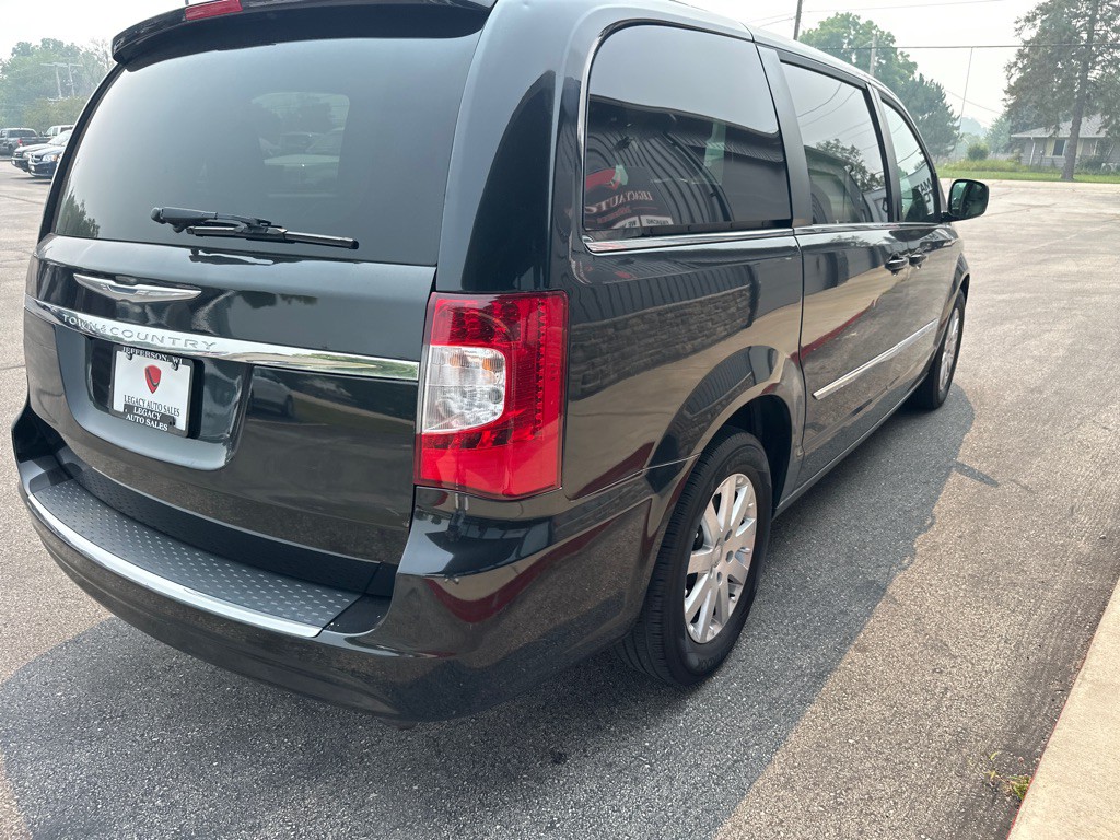 2014 Chrysler Town & Country Image 5
