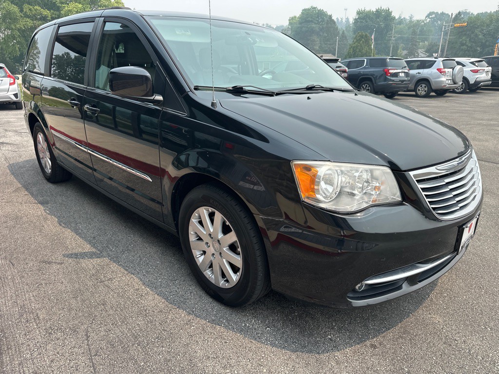 2014 Chrysler Town & Country Image 6