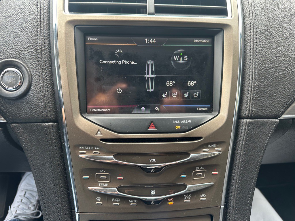 2011 Lincoln MKX Image 10