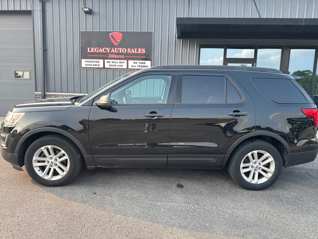 2017 Ford Explorer Image 2