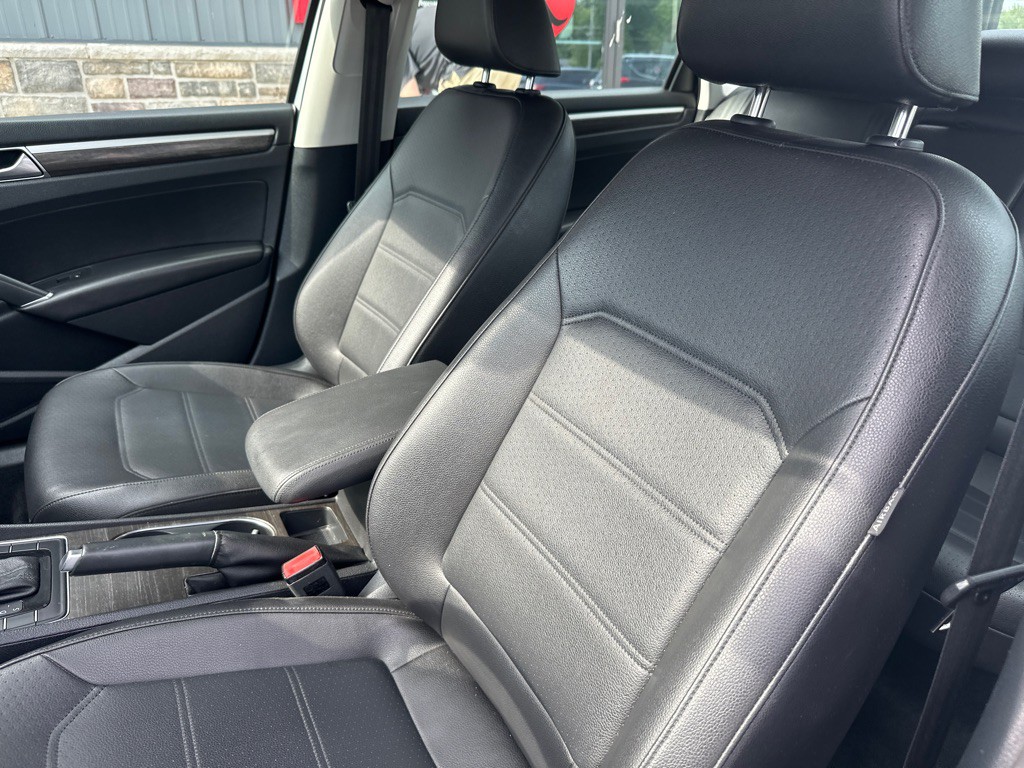 2016 Volkswagen Passat Image 10