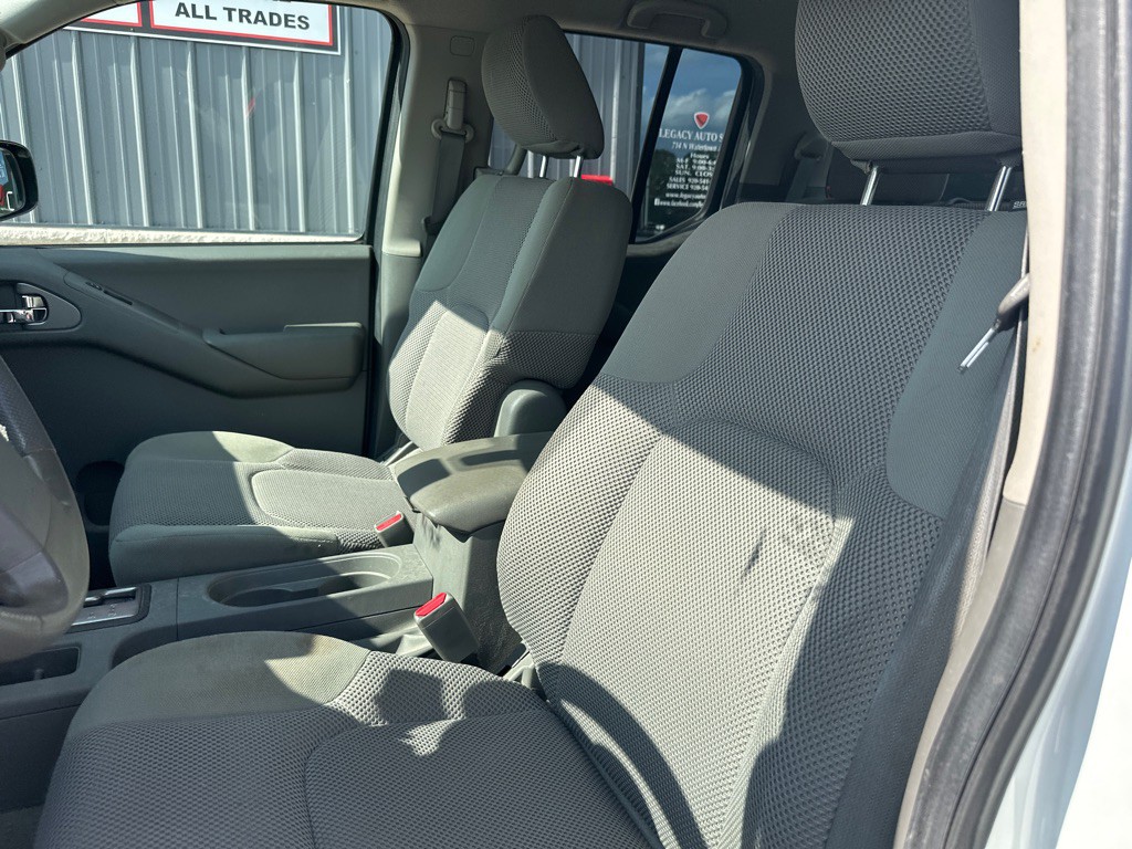 2013 Nissan Frontier Image 9
