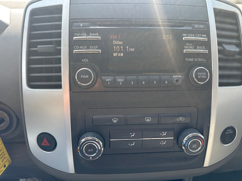 2013 Nissan Frontier Image 10