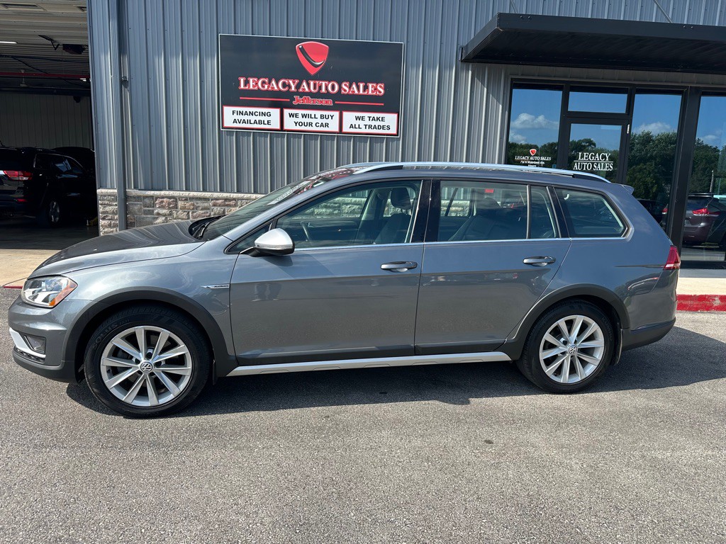 2017 Volkswagen Golf Image 2
