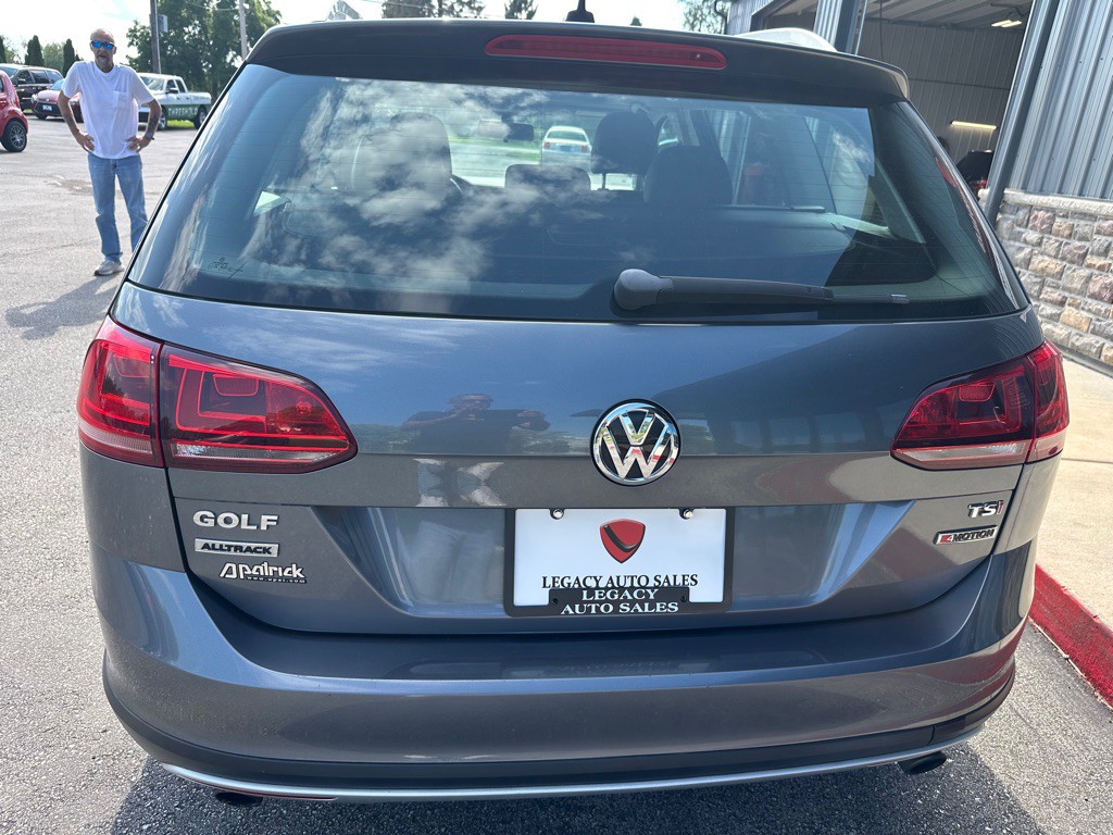 2017 Volkswagen Golf Image 4