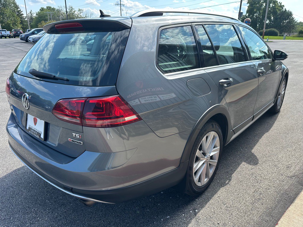 2017 Volkswagen Golf Image 5