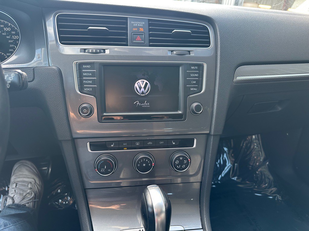 2017 Volkswagen Golf Image 10