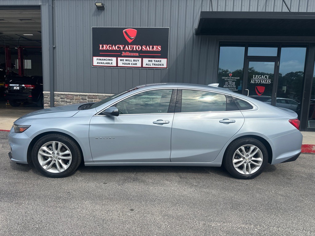 2017 Chevrolet Malibu Image 2