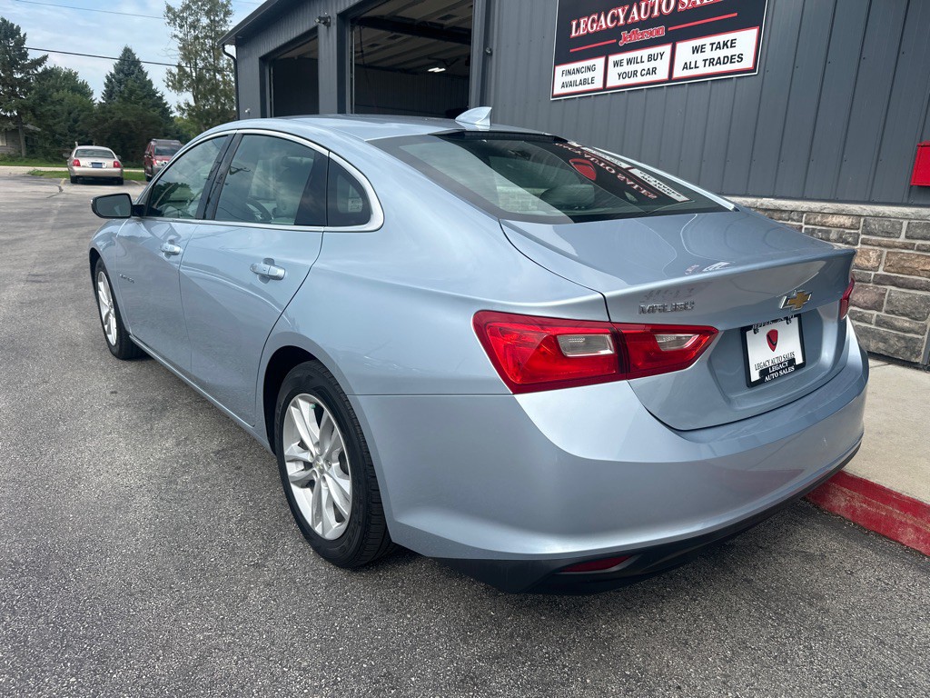 2017 Chevrolet Malibu Image 3