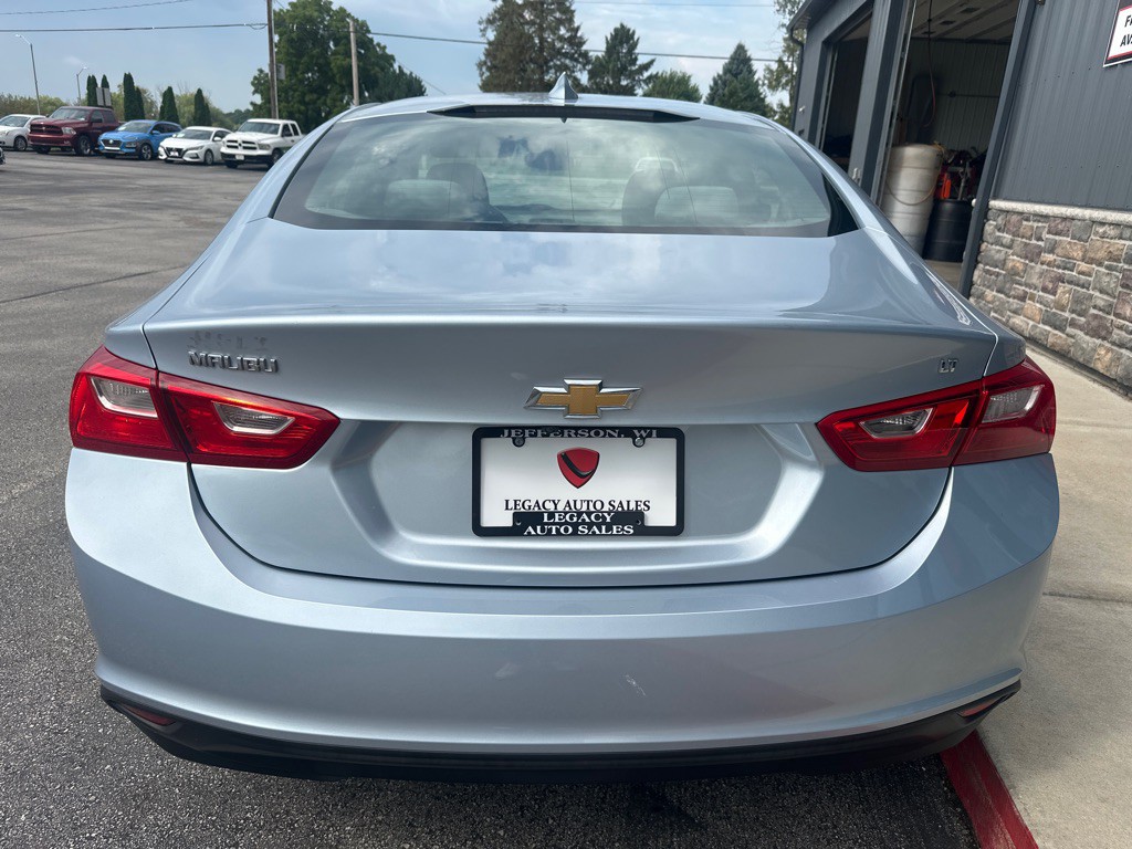2017 Chevrolet Malibu Image 4