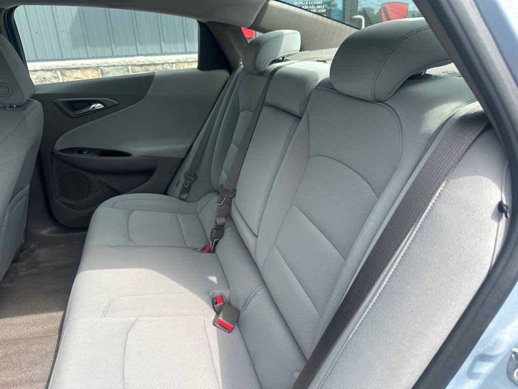 2017 Chevrolet Malibu Image 8