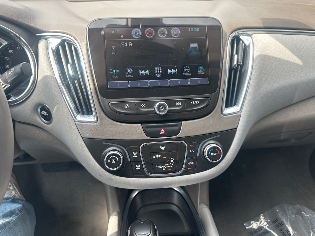 2017 Chevrolet Malibu Image 10
