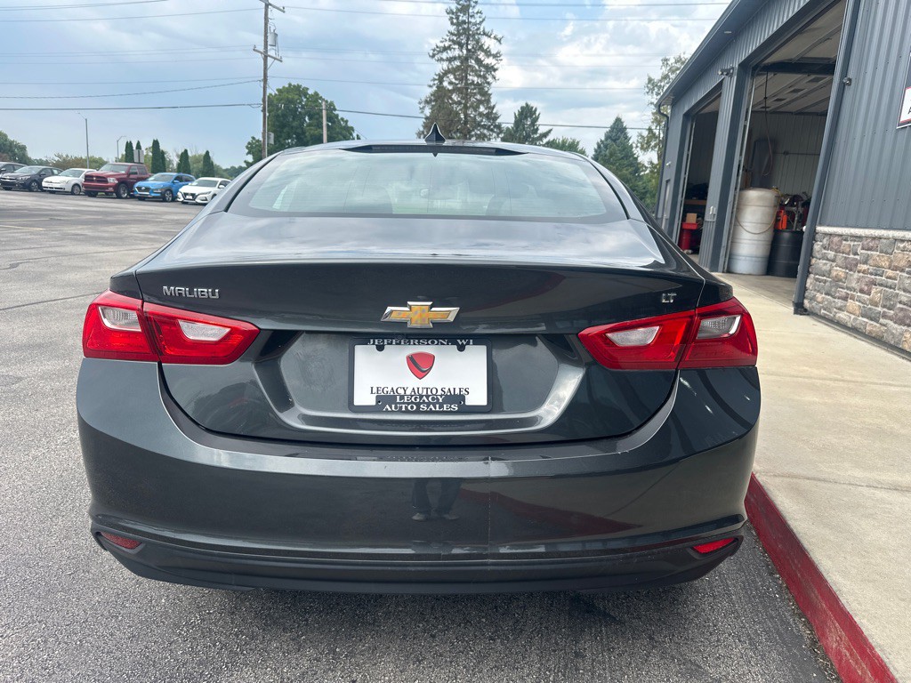 2017 Chevrolet Malibu Image 4