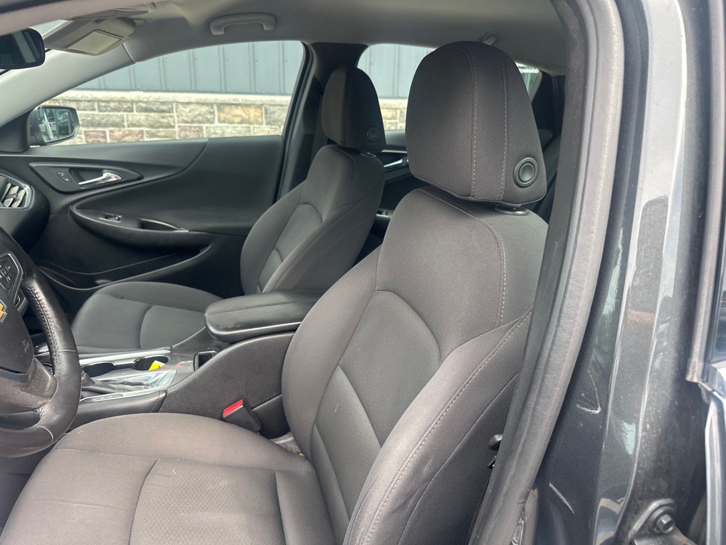 2017 Chevrolet Malibu Image 9