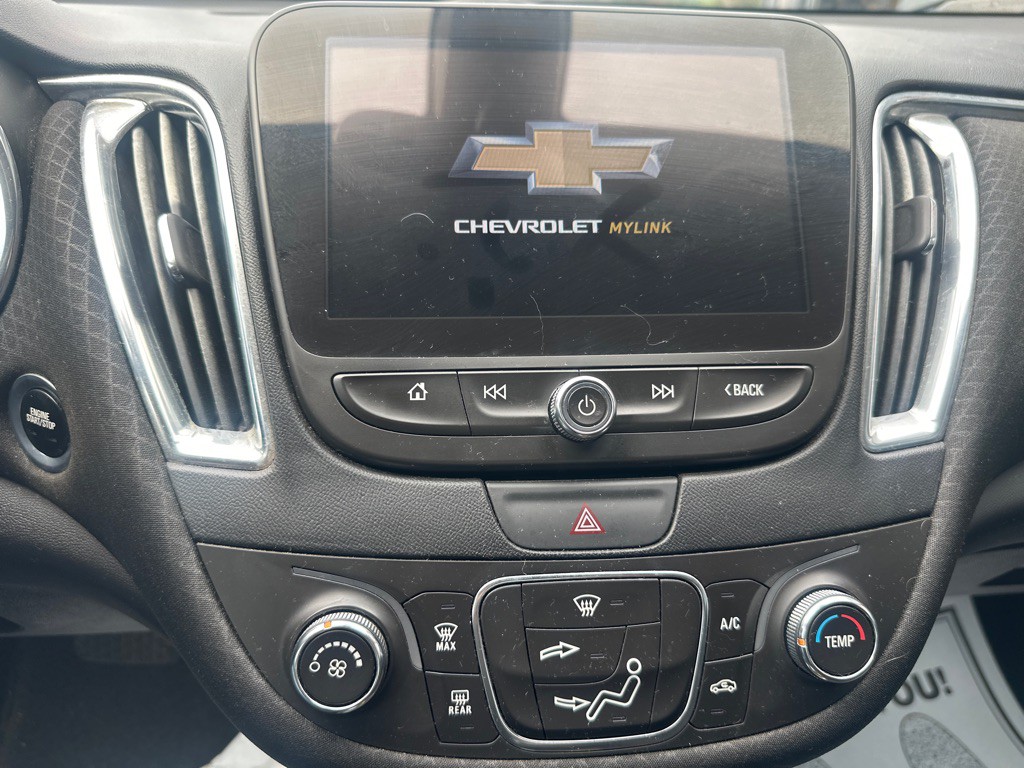 2017 Chevrolet Malibu Image 10