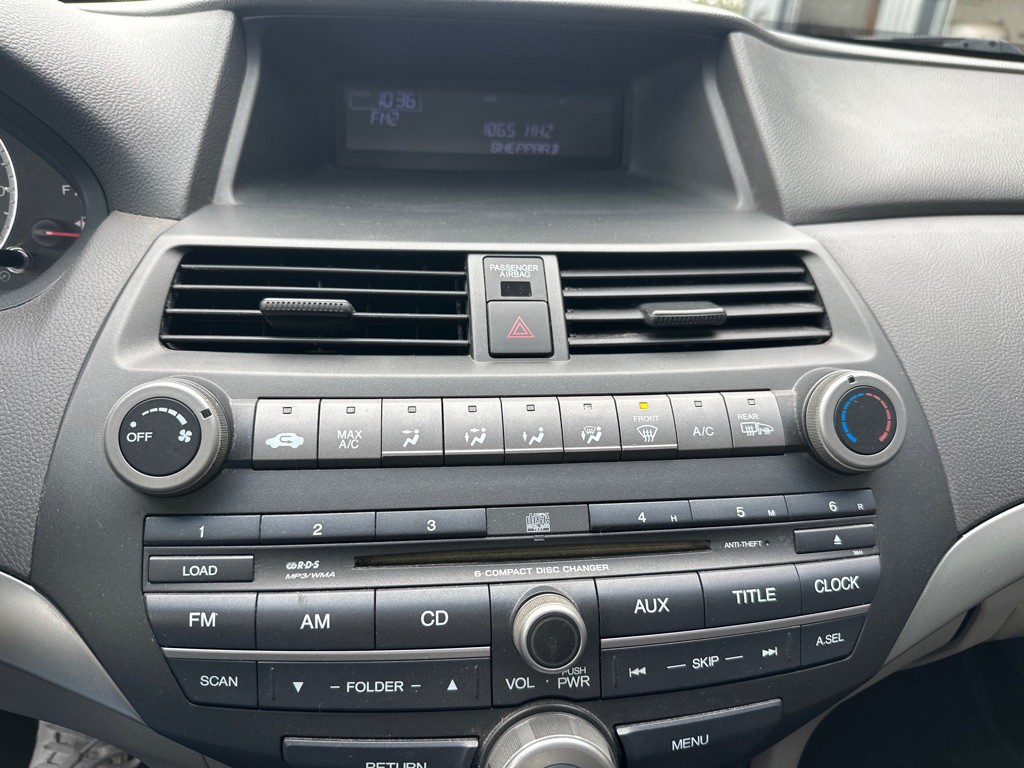 2010 Honda Accord Image 10