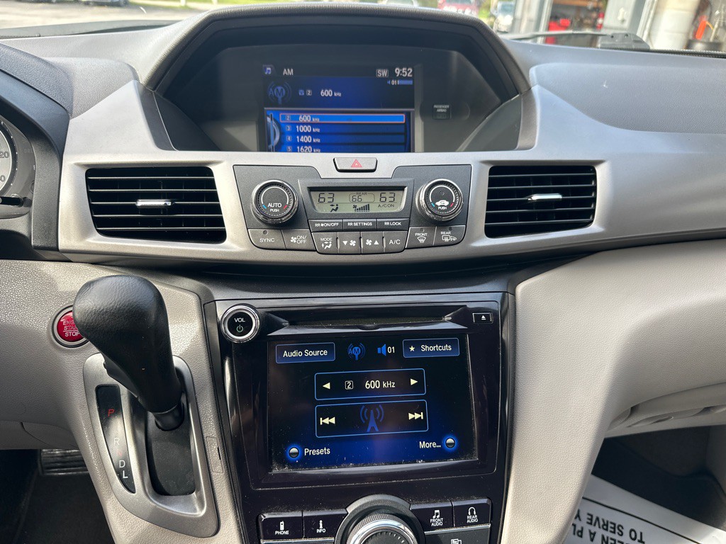 2016 Honda Odyssey Image 12