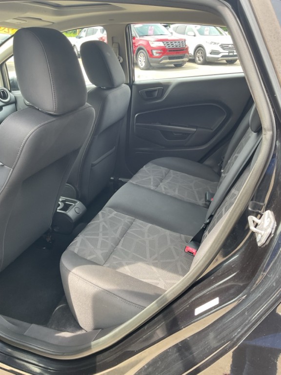 2011 Ford Fiesta Image 6
