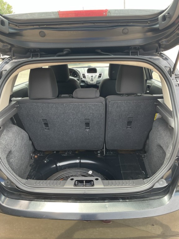 2011 Ford Fiesta Image 8