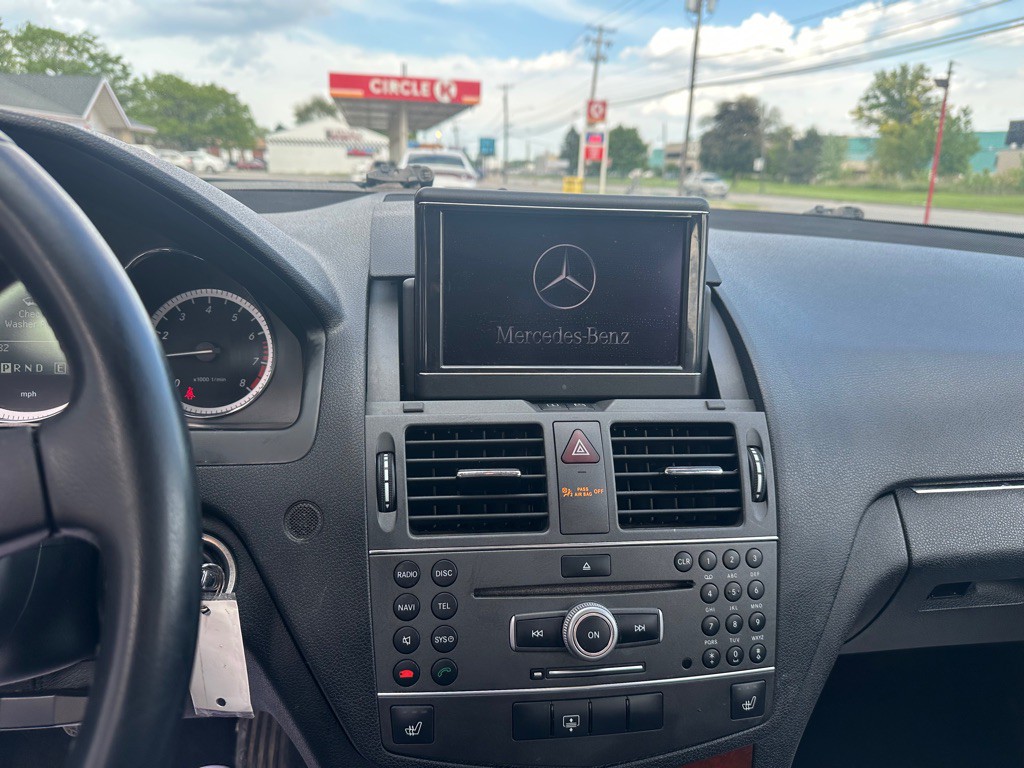 2011 Mercedes-Benz C-Class Image 7