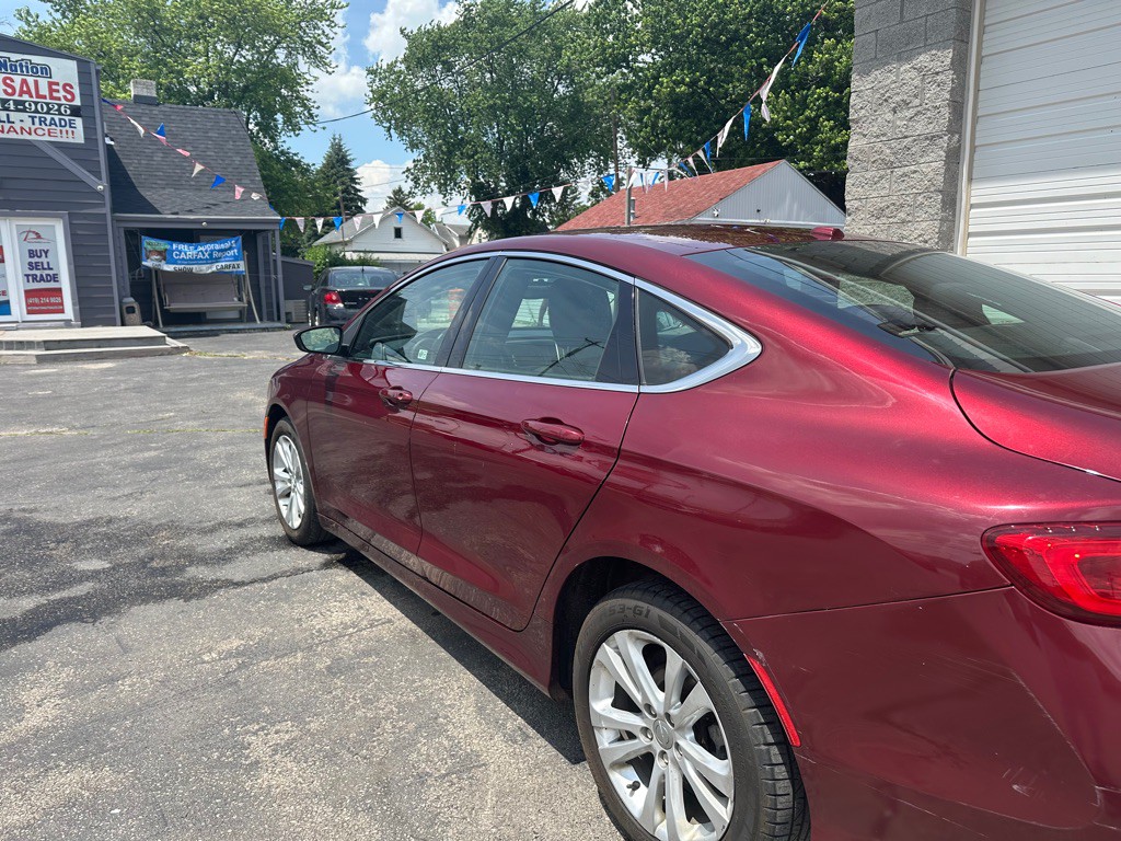 2015 Chrysler 200 Image 4