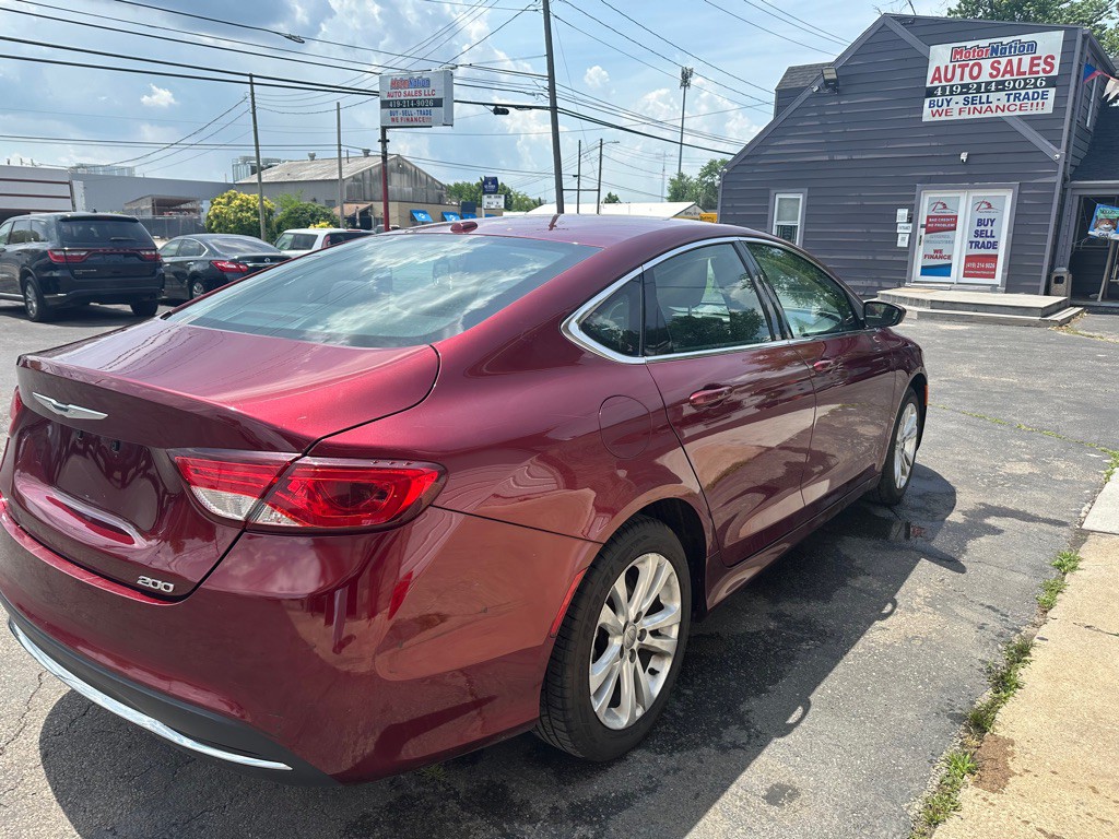 2015 Chrysler 200 Image 5