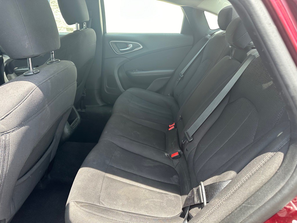 2015 Chrysler 200 Image 6