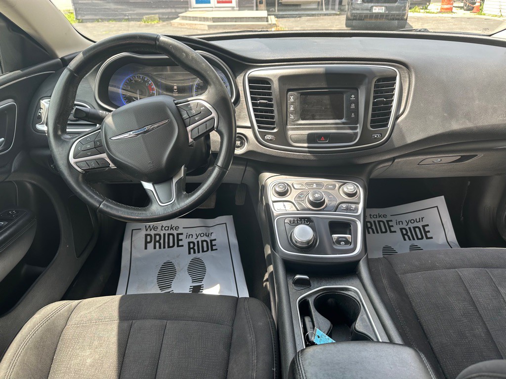 2015 Chrysler 200 Image 7