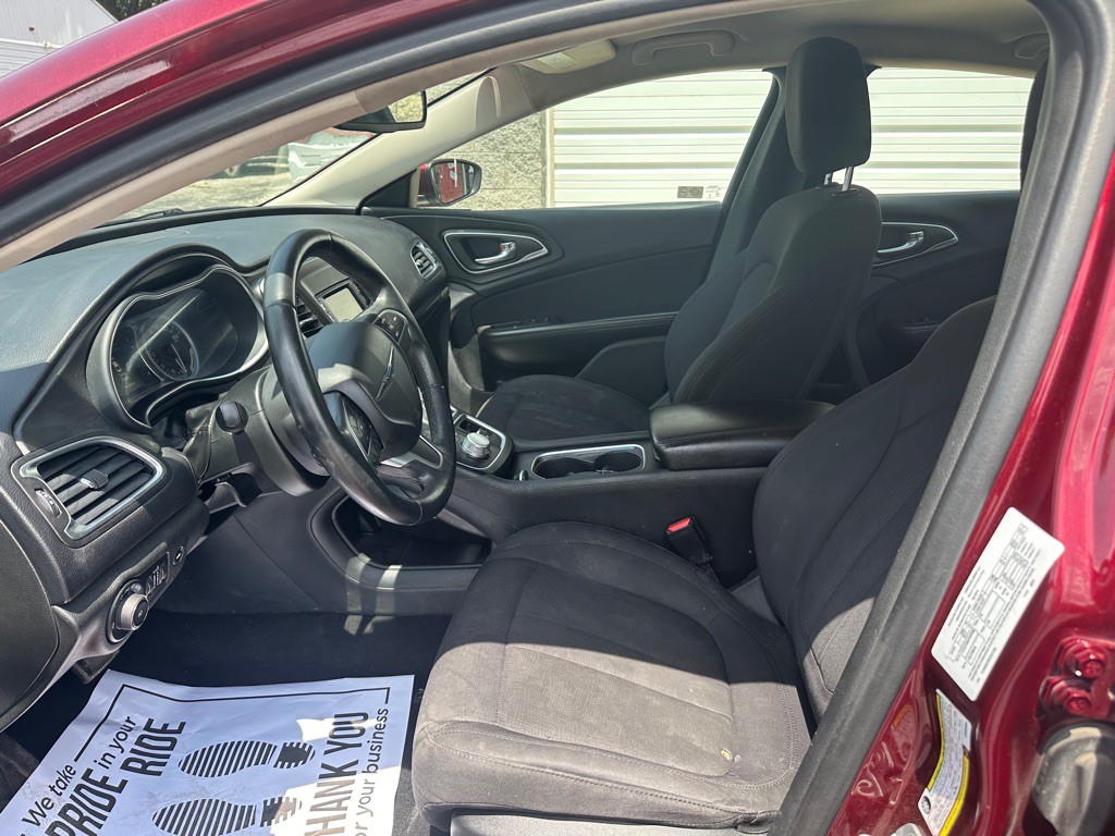 2015 Chrysler 200 Image 8