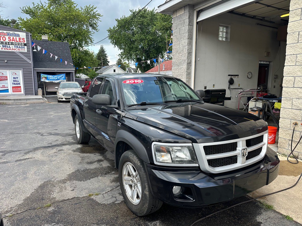 2010 Dodge Dakota Image 2