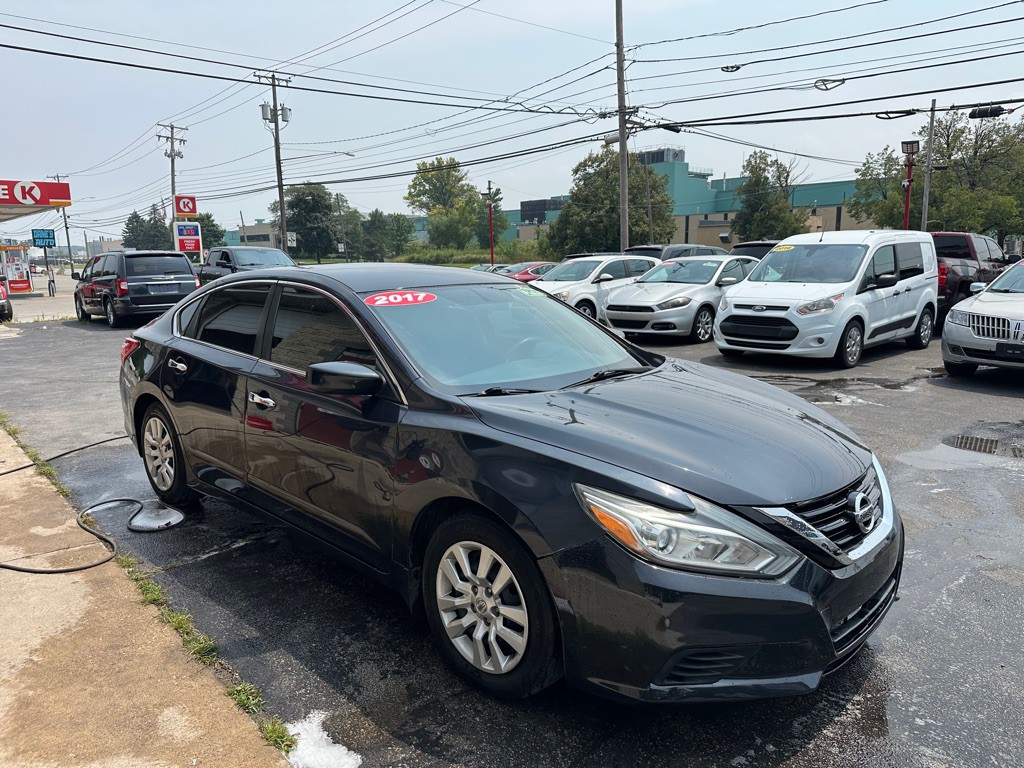 2017 Nissan Altima Image 2