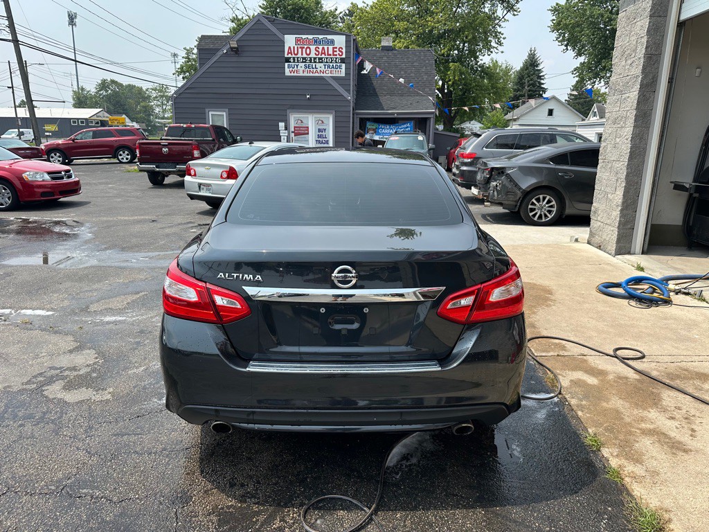 2017 Nissan Altima Image 5