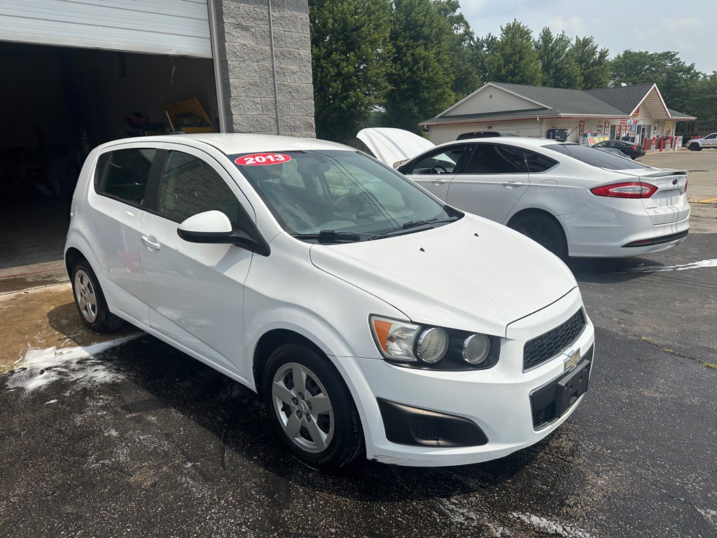 2016 Chevrolet Sonic Image 3