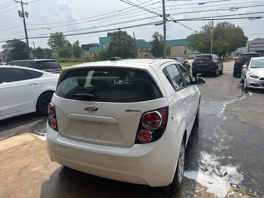 2016 Chevrolet Sonic Image 4