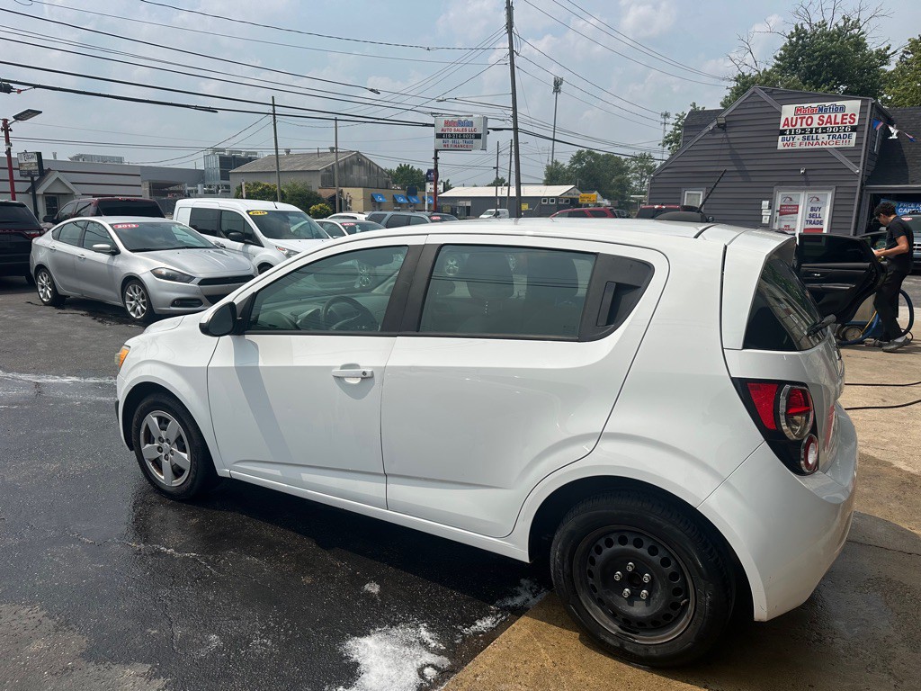 2016 Chevrolet Sonic Image 6