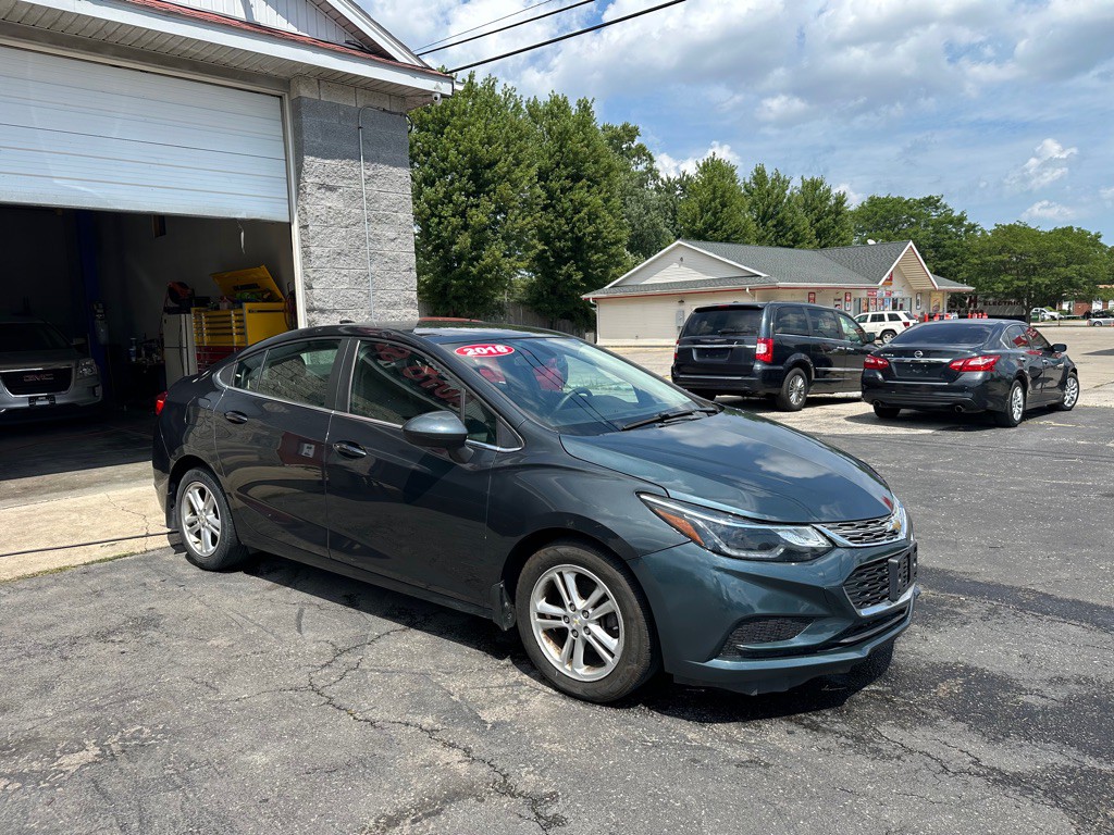 2018 Chevrolet Cruze Image 2