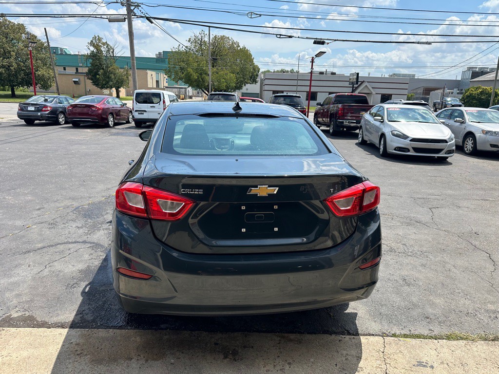 2018 Chevrolet Cruze Image 5