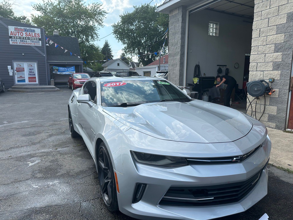 2017 Chevrolet Camaro Image 2