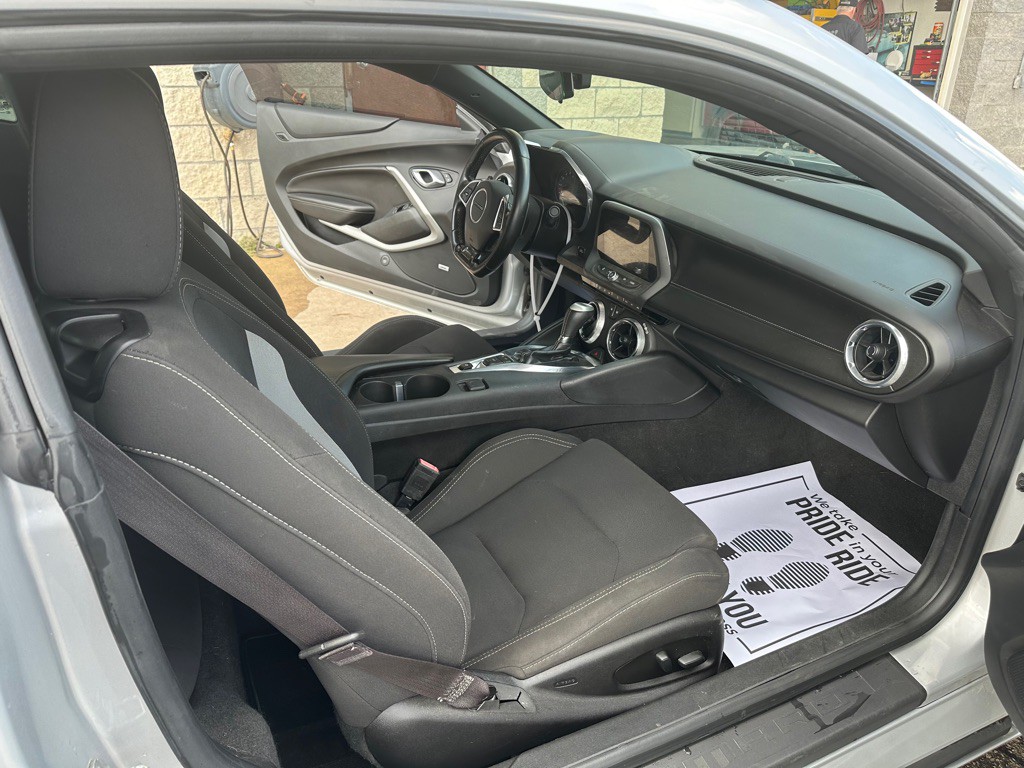 2017 Chevrolet Camaro Image 8