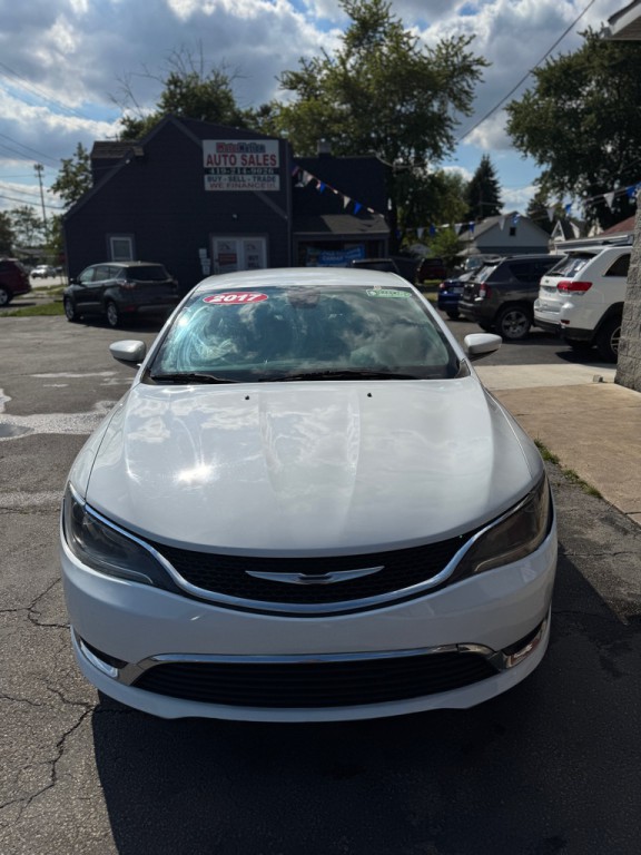 2017 Chrysler 200 Image 1