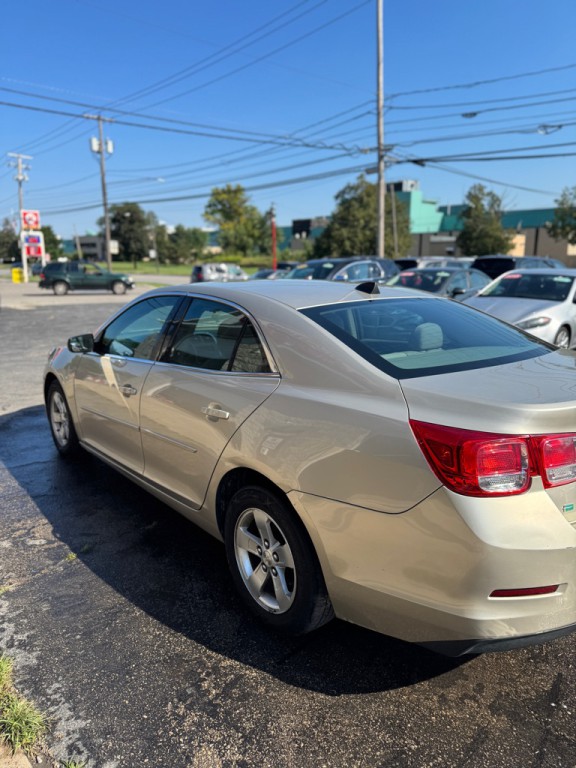 2014 Chevrolet Malibu Image 2