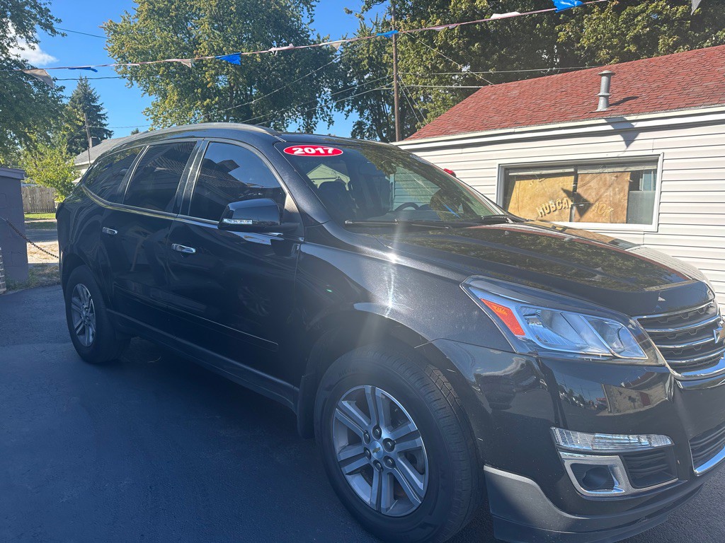 2017 Chevrolet Traverse Image 2