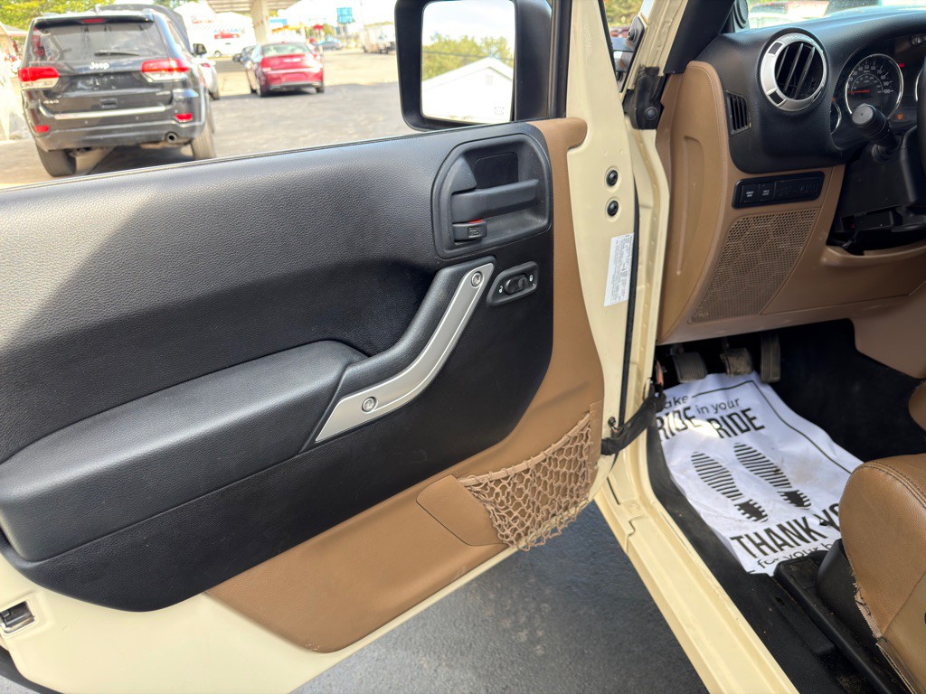 2011 Jeep Wrangler Image 12