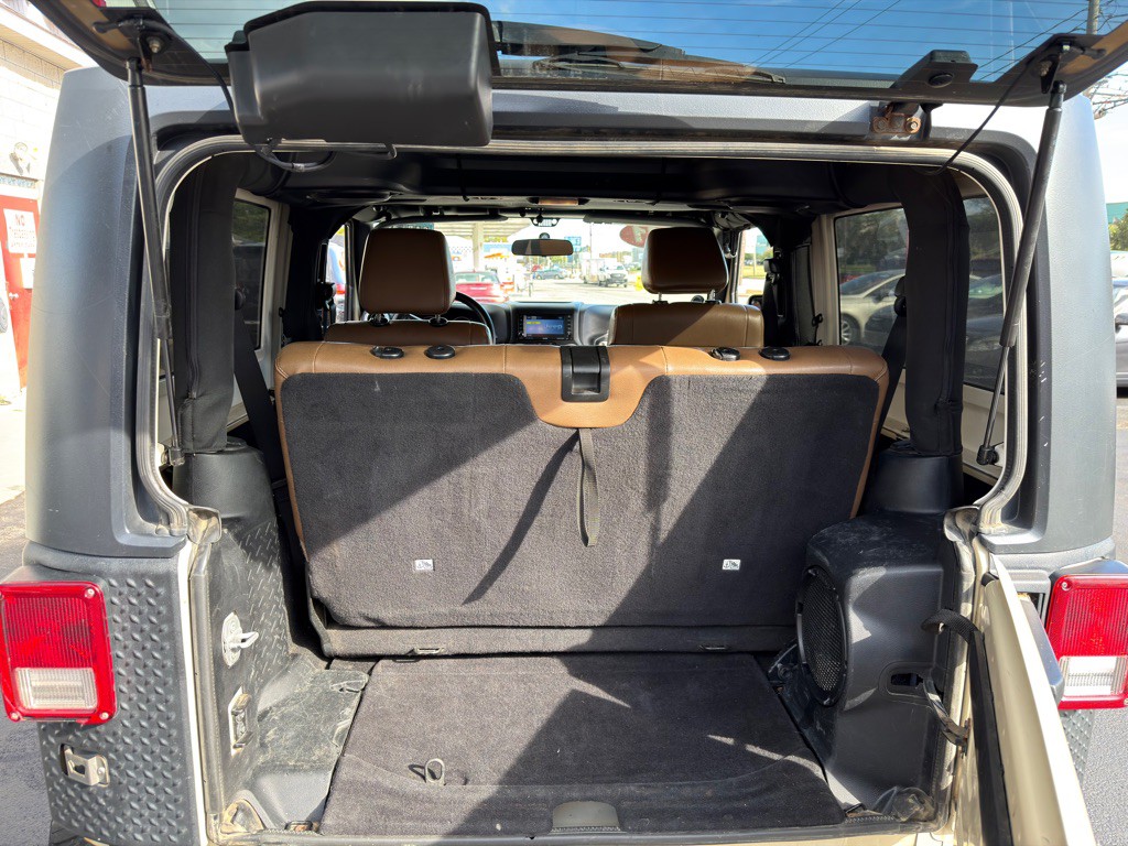 2011 Jeep Wrangler Image 13