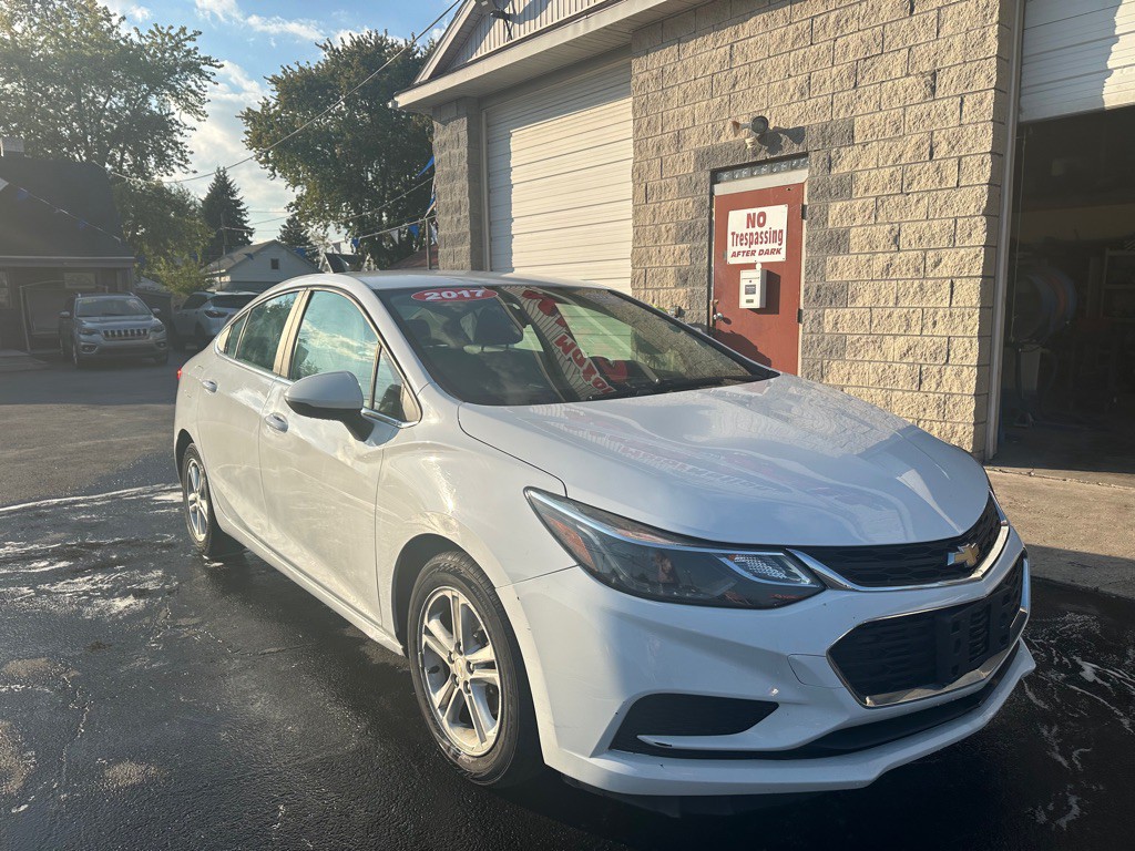 2017 Chevrolet Cruze Image 2
