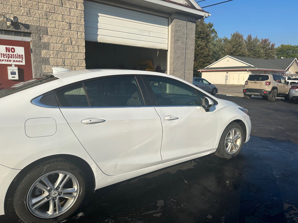2017 Chevrolet Cruze Image 5