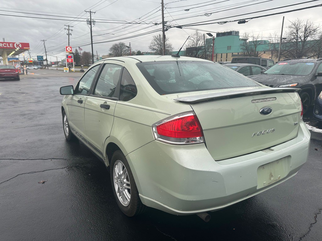 2010 Ford Focus Image 4