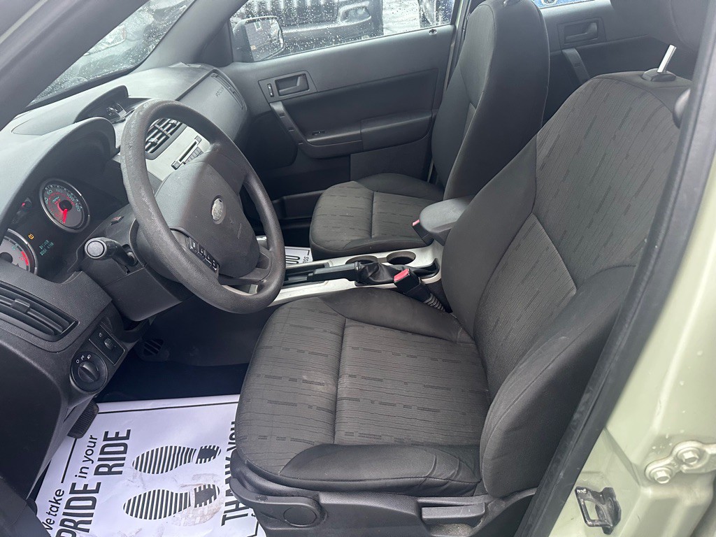 2010 Ford Focus Image 8